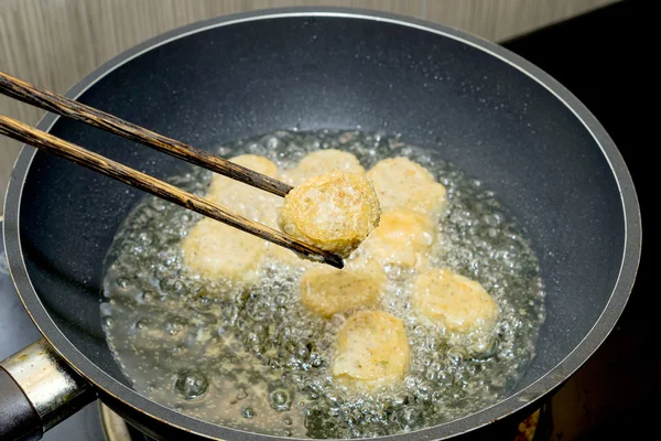 Krokante garnaal rollen of Deep gebakken garnalen gerold, — Stockfoto