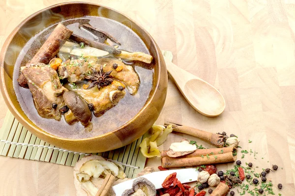 泰国炖猪肉和草药汤, — 图库照片