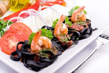 İtalyan makarnası ve sebze