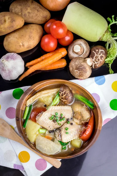 Sopa de pollo con verduras —  Fotos de Stock