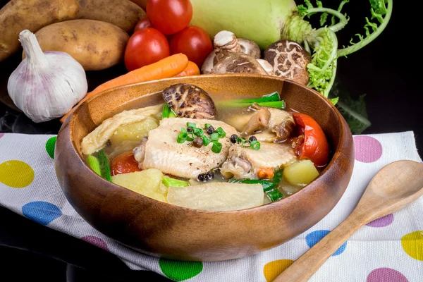 Sopa de pollo con verduras —  Fotos de Stock