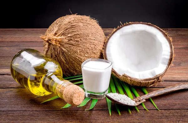 Leche de coco y aceite de coco — Foto de Stock
