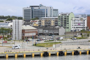Norveç 'in Bodoe kasabasındaki yolcu gemileri için liman. 
