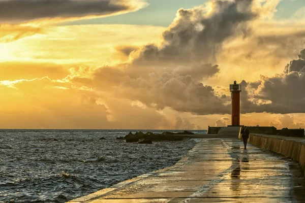 Mangalsala deniz feneri Rigas körfezindeki Letonya 'nın başkenti Riga' da yer almaktadır. 