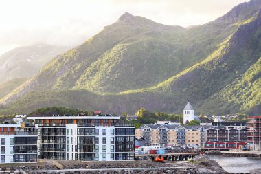 Norveç 'in Lofoten Adaları' ndaki Svolvaer kasabasının manzarası 