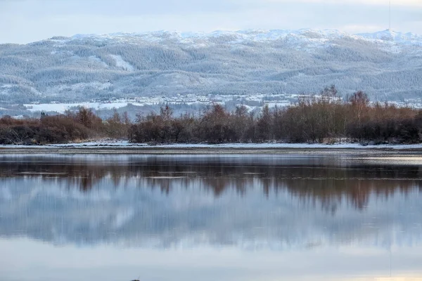 Fiume Gaula Città Melhus Montagne Vassfjella Inverno — Foto Stock