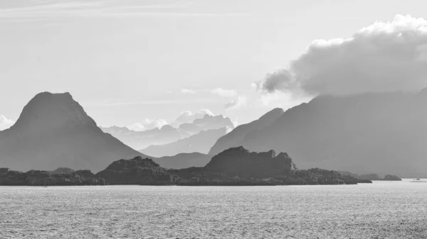 Foto Lofoten Ilhas Montanhas Perto Cidade Stamsund — Fotografia de Stock