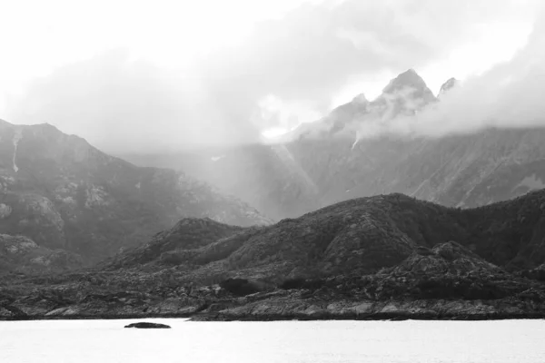 Lofoten Eilanden Bergen Zonlicht Zomer Cruise Tour — Stockfoto