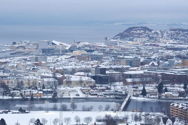 Nebelige Winterdämmerung Der Norwegischen Stadt Trondheim — Stockfoto