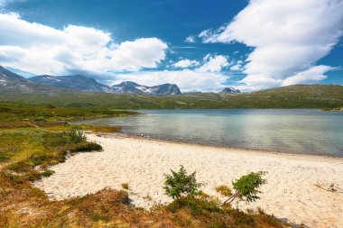Tovatna Gölü Norveç 'in Trollheimen bölgesinde yer almaktadır. 