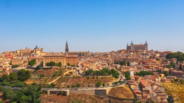 İspanya 'nın Toledo kentindeki eski ortaçağ kasabasının (Unesco Dünya Mirasları) hava manzarası 