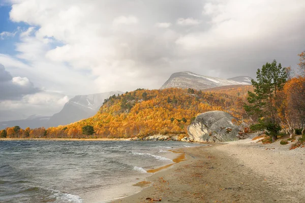 Verão Indiano Noruega Praia Areia Lago Gjevilvatnet Município Oppdal — Fotografia de Stock