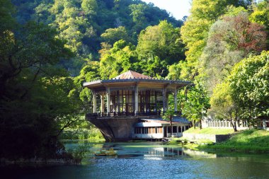 Abhazya 'daki eski tren istasyonu..