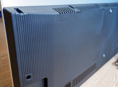 Renkli LCD panelinin ayrıntıları ve yakın plan görüntüleri. Modern TV ve montajdaki bölümler