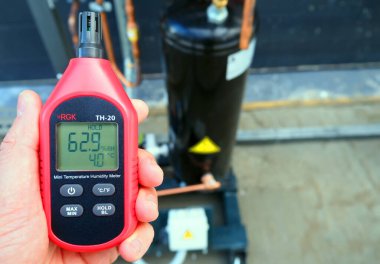 Kapalı alandaki hava neminin ölçümü.