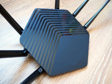 İnternet için modern bir ev yönlendirici.