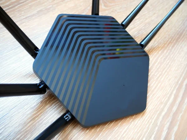 Nowoczesny Router Domowy Dla Internetu — Zdjęcie stockowe