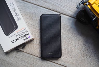 Harici bir batarya kullanıyor. Şarj ekipmanları için kullanılır