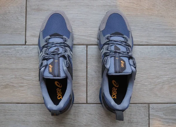 Erkekler Koşu Yürüyüş Ayakkabıları Erkekler Için Güzel Ayakkabılar — Stok fotoğraf