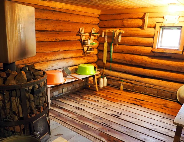 Rus hamamının içi ve dışı.