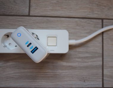 Yüksek hızlı akıllı telefon şarjı için ağ adaptörü