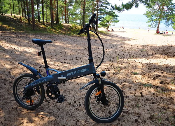 Uma Bicicleta Elétrica Para Viajar Pela Cidade — Fotografia de Stock