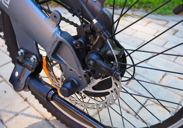 Részletek Egy Közeli Kép Egy Elektromos Bicikliről Elektromos Bicikli Városban — Stock Fotó