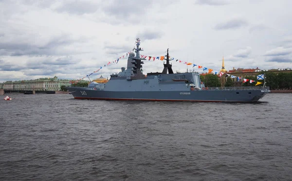 Navios Guerra Desfile São Petersburgo Navios Navegam Rio Tempo Nublado — Fotografia de Stock
