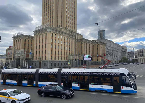 Городской Трамвай Едет Улицам Города Трамвай Идет Городу Москве — стоковое фото