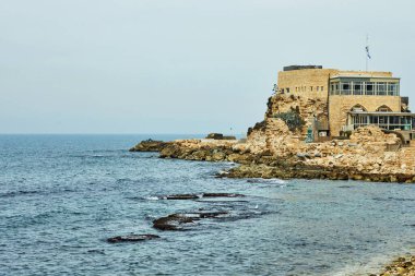 Akdeniz manzarası ve Caesarea Sahil Ulusal Parkı Ziyaretçi Merkezi