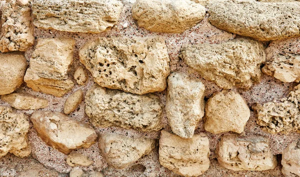 Hintergrund der Steinmauer der Burg aus Steinen unterschiedlicher Formen und Größen und Strukturen — Stockfoto