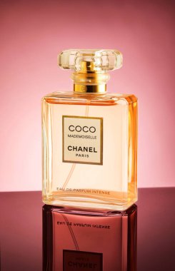 Rishon Lezion, İsrail - 2 Şubat 2021: Fransız parfümü Chanel Coco Matmazel.
