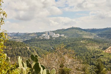 Sataf Park 'tan Adasa kompleksine ve Kudüs' ün banliyölerine.
