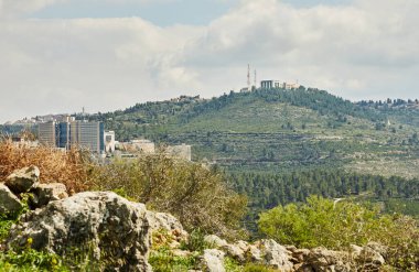 Sataf Park 'tan Adasa kompleksine ve Kudüs' ün banliyölerine.