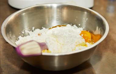 Zest 'le Cheesecake yapmak için Metal Pot' un içindekiler, adım adım internetten.
