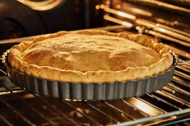 Fırında turtayı pişirdikten sonra bitirdim. Adım adım tarif.