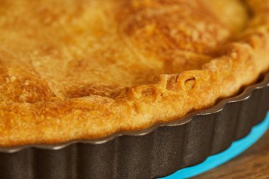 Pişirdikten sonra İsviçre usulü turta yaptım. Yakın plan..