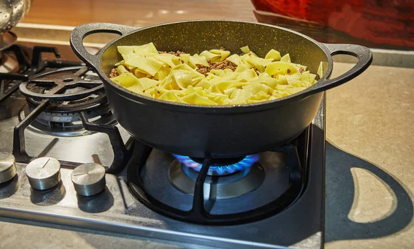 Espaguete Com Carne Moída Frito Panela Espaguete Bolonhesa Acordo Com — Fotografia de Stock