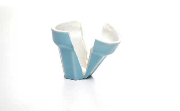 Розбита Блакитна Чашка Ізольована Білому Тлі — стокове фото