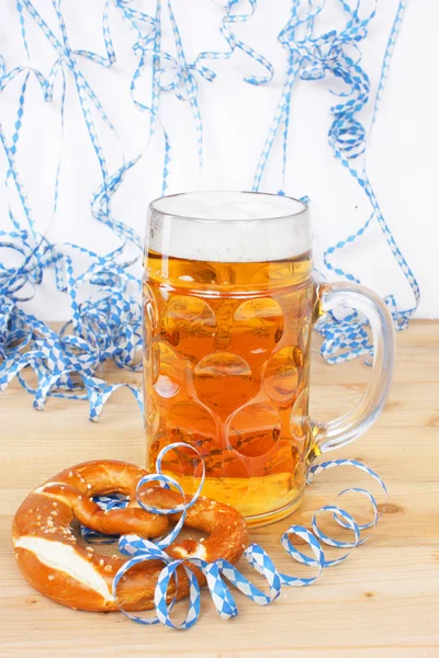 Mass Beer with pretzel — Stock Photo, Image