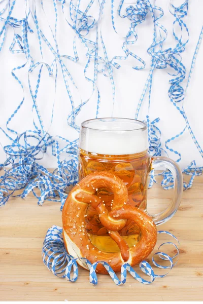 Mass Beer with pretzel — Stock Photo, Image