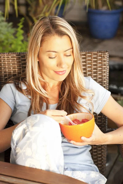 Woman eating muesli on the terrace — Stock Photo, Image