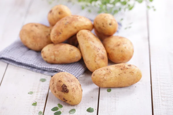 Raw potatoes — Stock Photo, Image