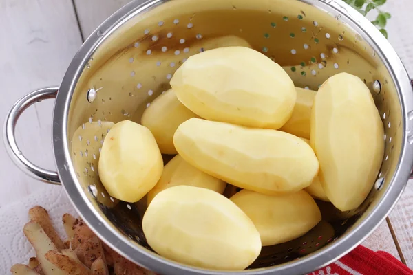 Peeled potatoes — Stock Photo, Image