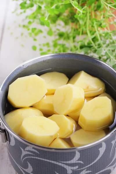 Potatoes in a pot — Stock Photo, Image