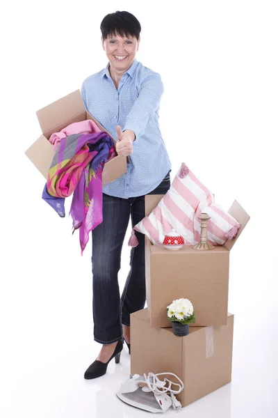 Mujer mayor con cajas móviles Fotos de stock