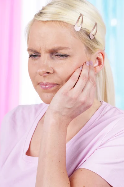 Mulher com dor de dente — Fotografia de Stock