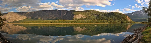 불리우는 노르웨이 베야란 스칸디나비아 파노라마 노라도 자라는 — 스톡 사진
