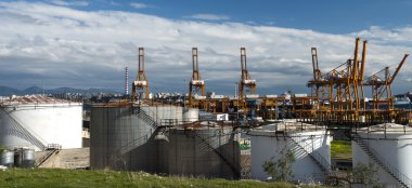 Port petrol tankları