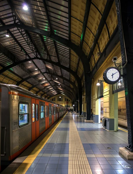 Metro İstasyonu dikey